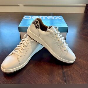 Women’s New Aetrex White Leather “Blake” Comfort Sneakers